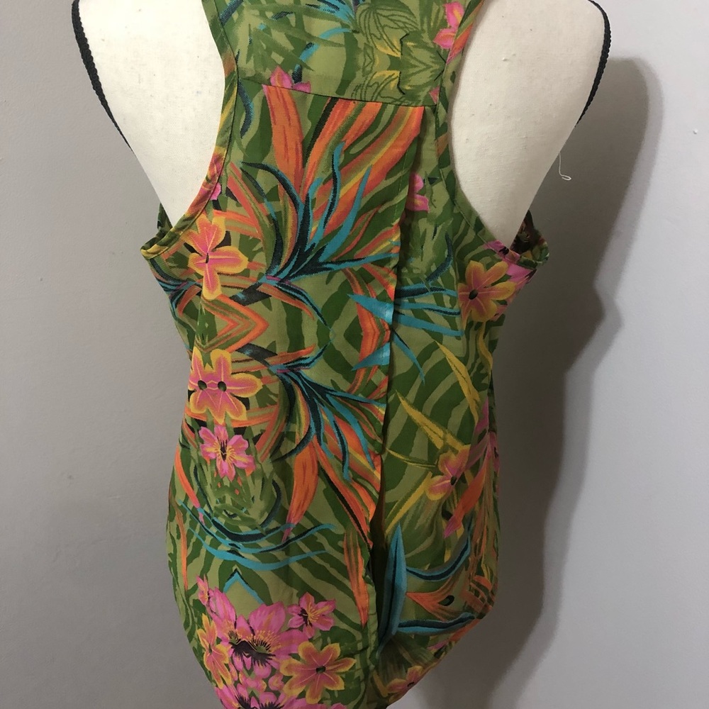 Hawaiian tank - Picture 3 of 3